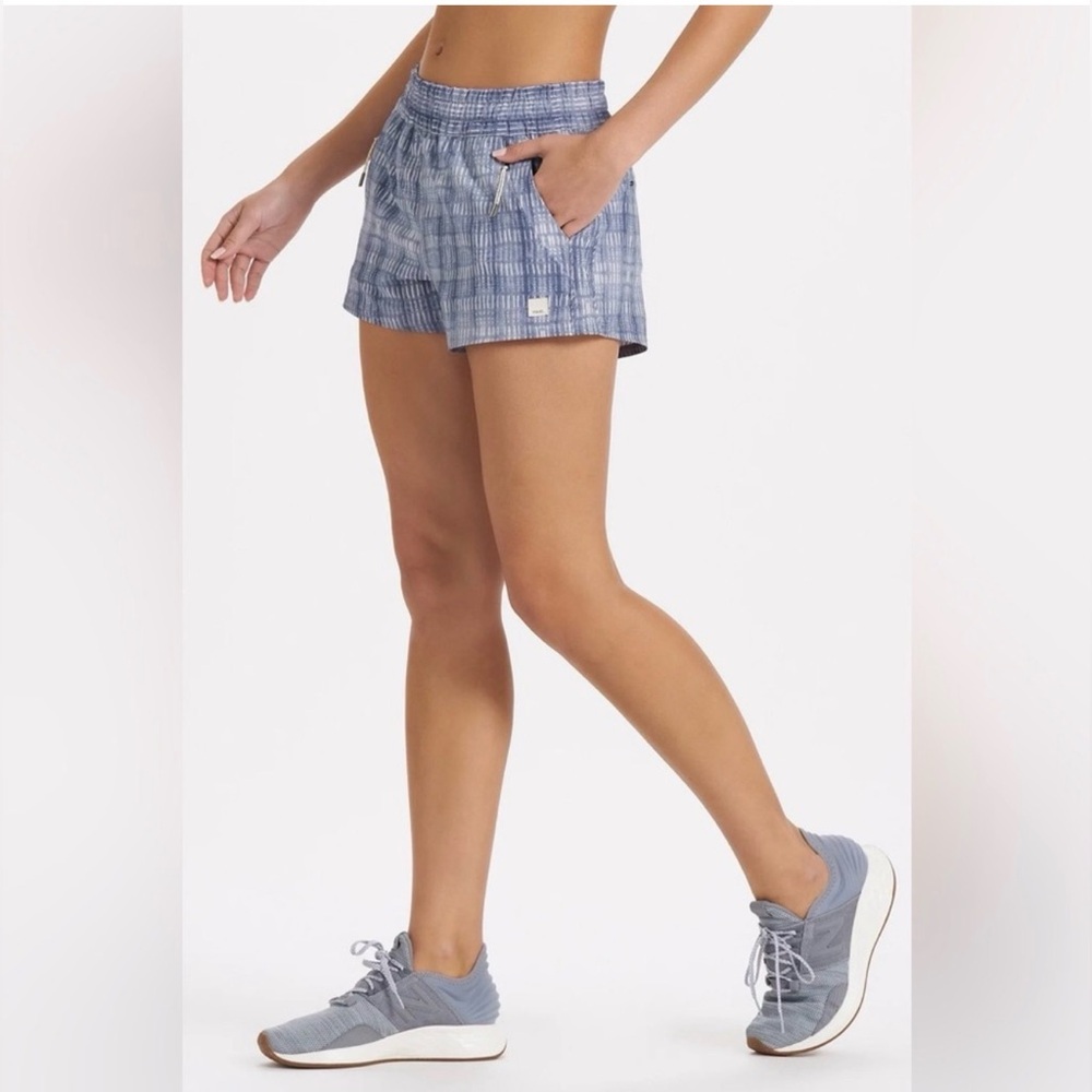Vuori Women's Small (S) Dash Short in Pale Blue Shibori Grid